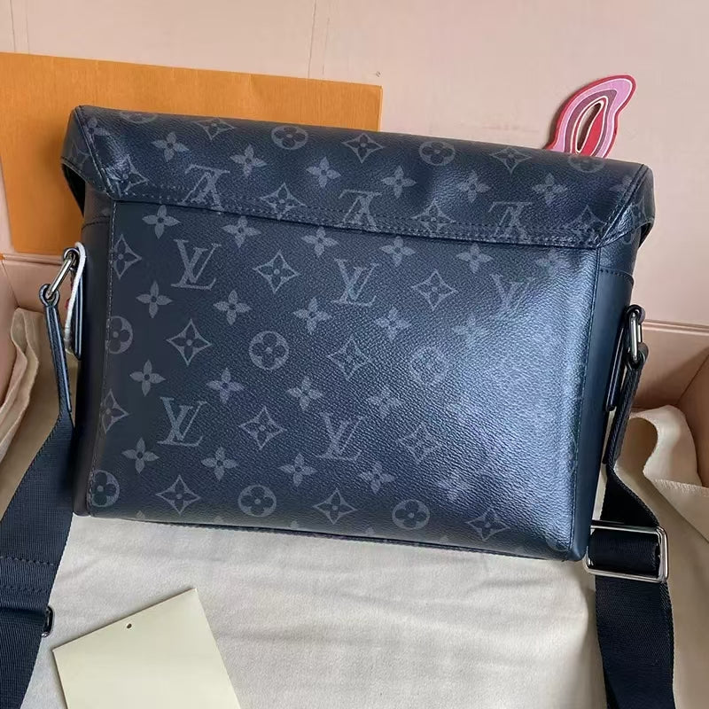 Fashionable Messenger Bag