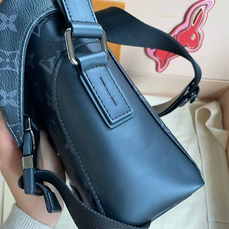 Fashionable Messenger Bag