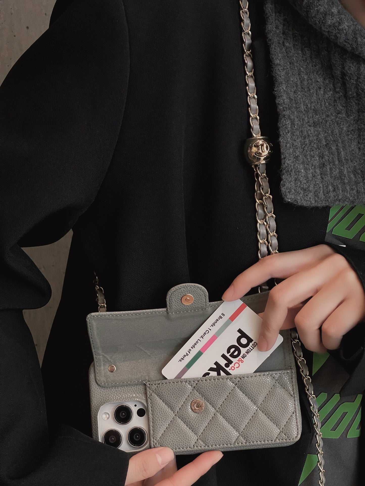 Luxe portemonnee iPhone -hoesje met hand /crossbody -keten