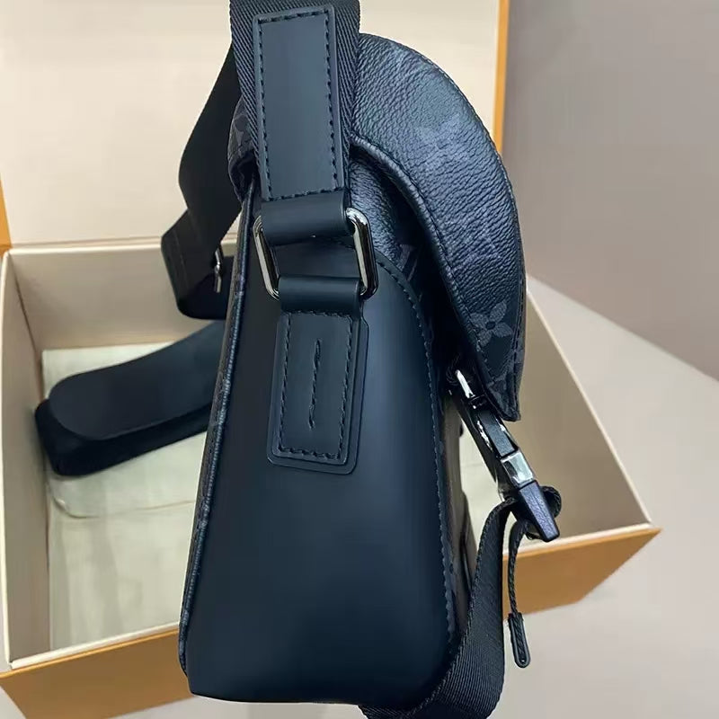Fashionable Messenger Bag