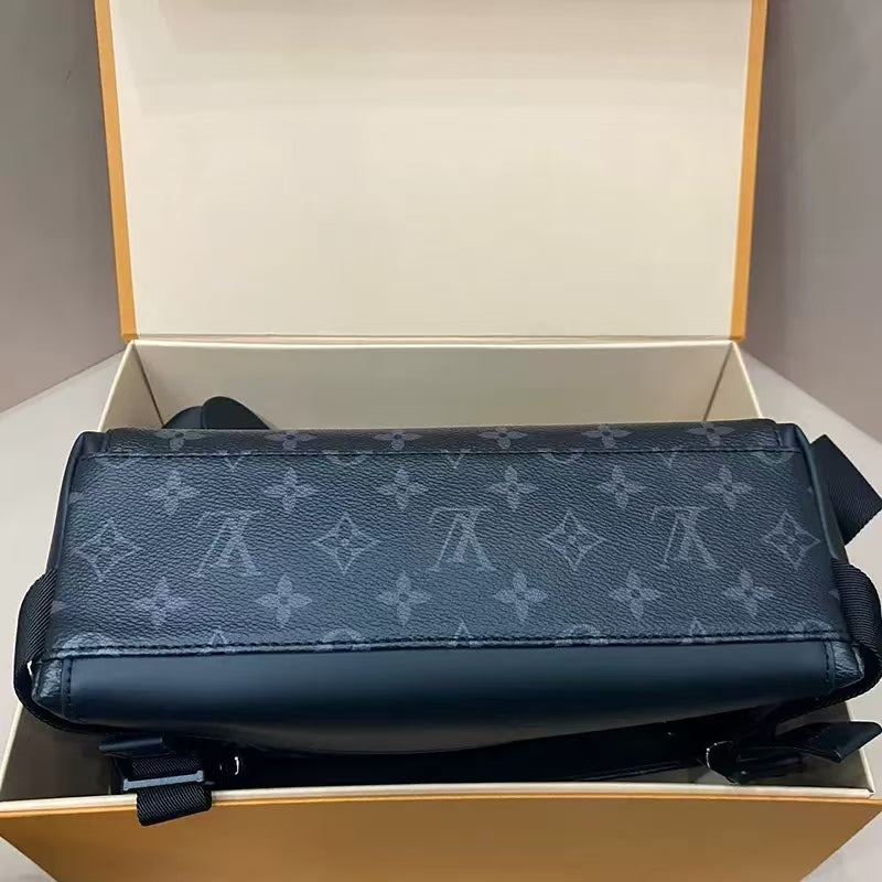 Fashionable Messenger Bag
