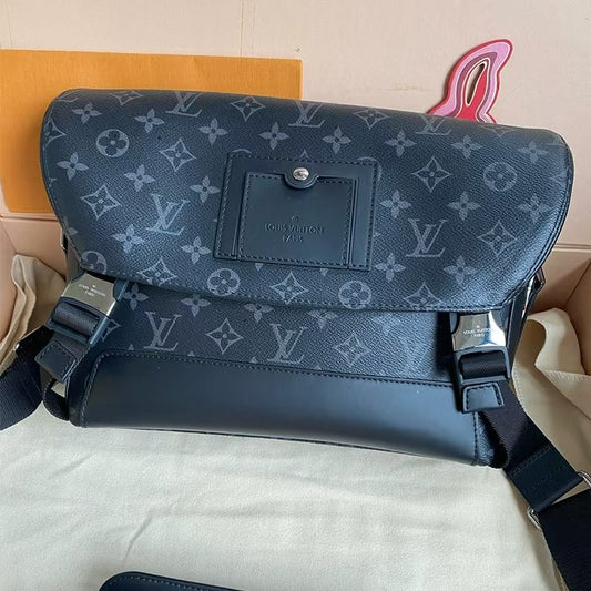 Fashionable Messenger Bag