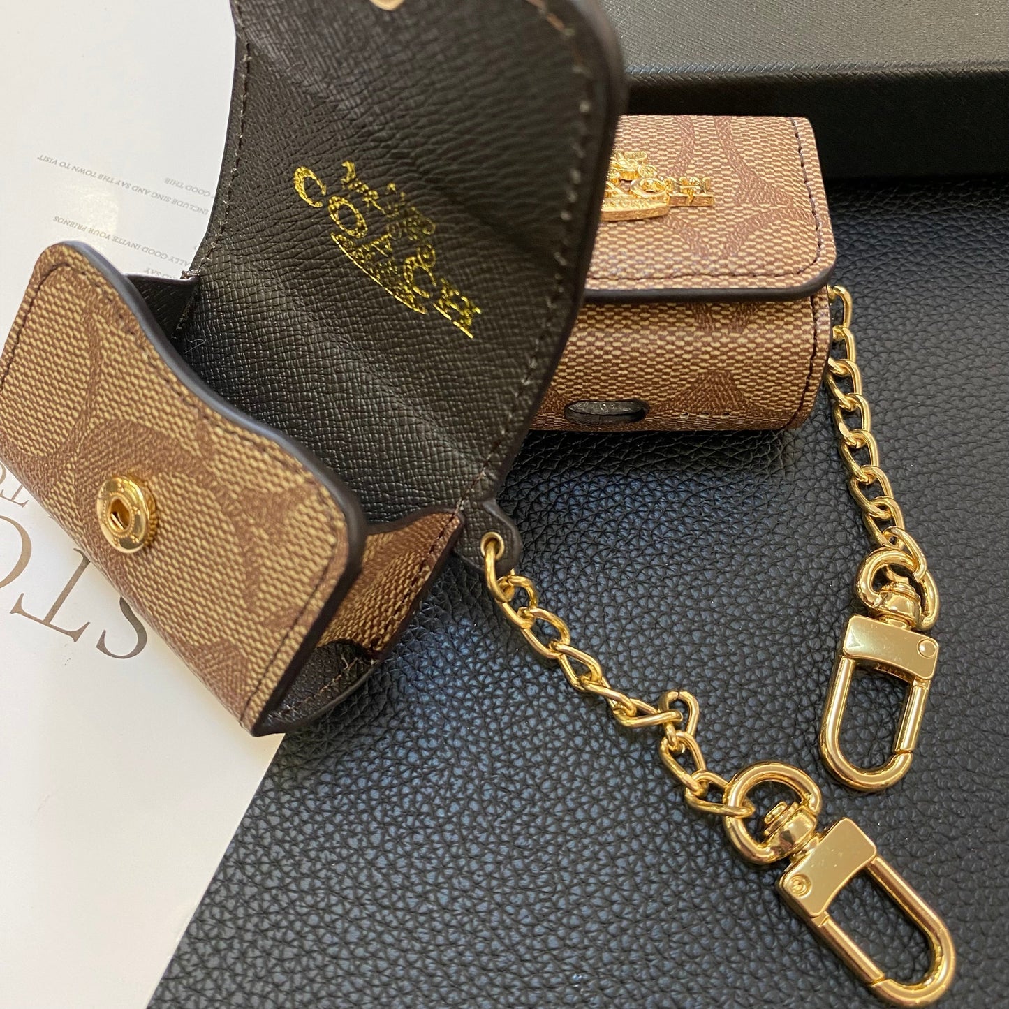 Antrenor de lux AirPods cutii maro deschis-LGK240425