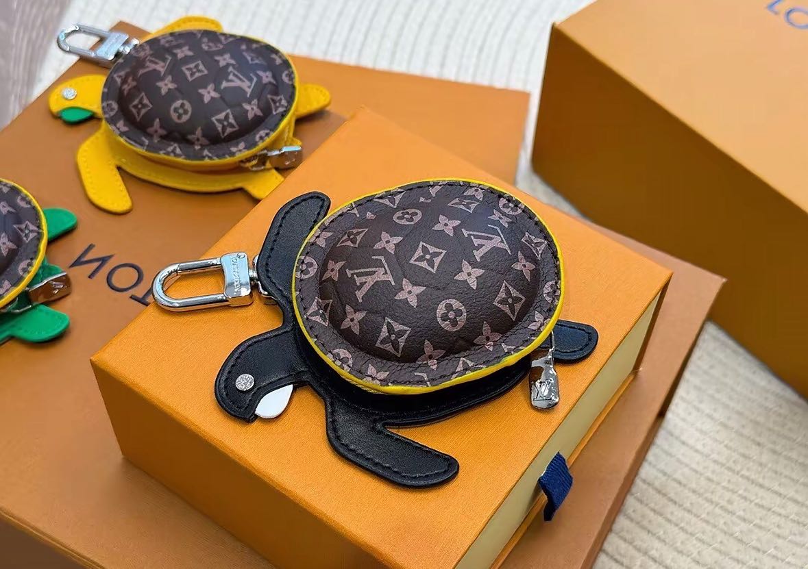 Luxury Mini Pouch – Earphone & Accessory Organizer